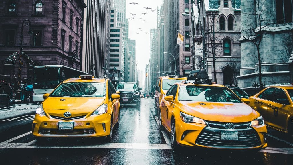 new york taxi wet roads tall buildings 5k 5v
